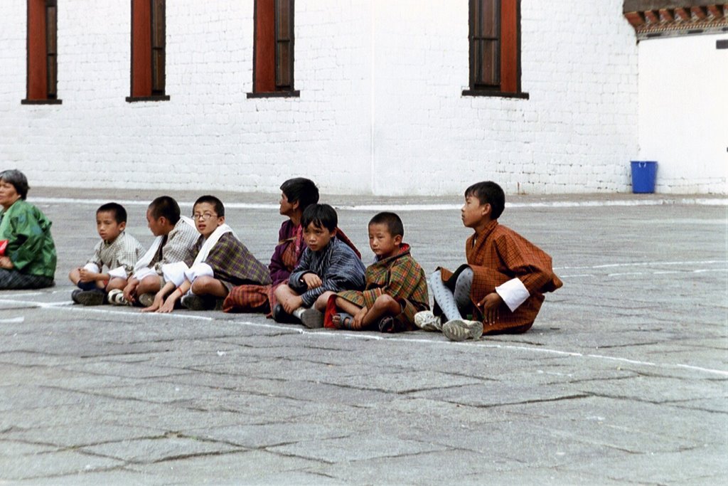 Thimphu tsechu attendees by Bob Witlox