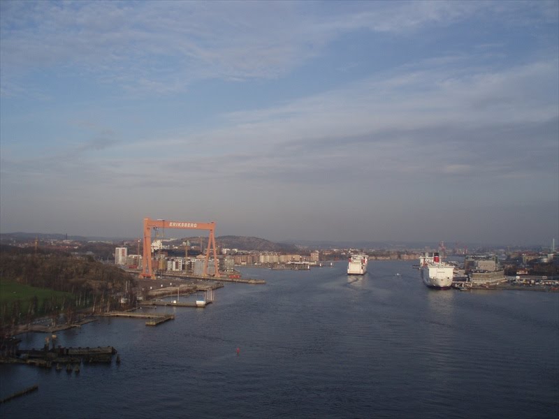 Göta älv seen from Älvsborgsbron, Gothenburg 2008 by Biketommy