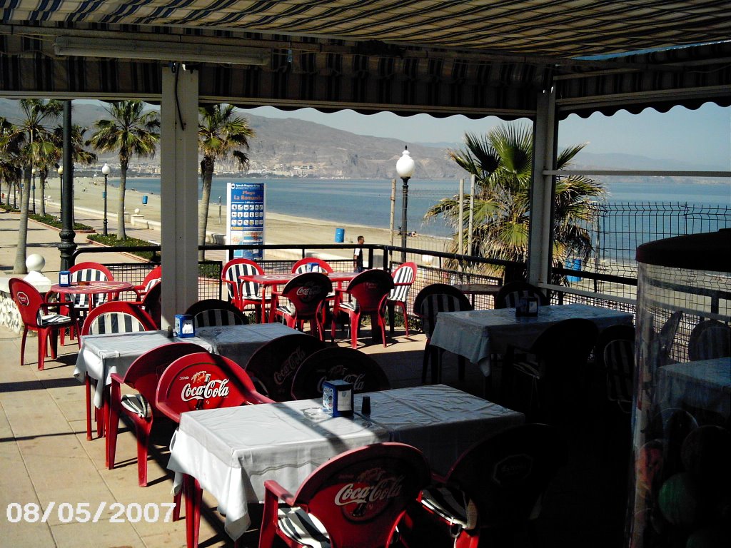 Playa de la Romanilla vista desde Chiringuito la Cabaña by akra