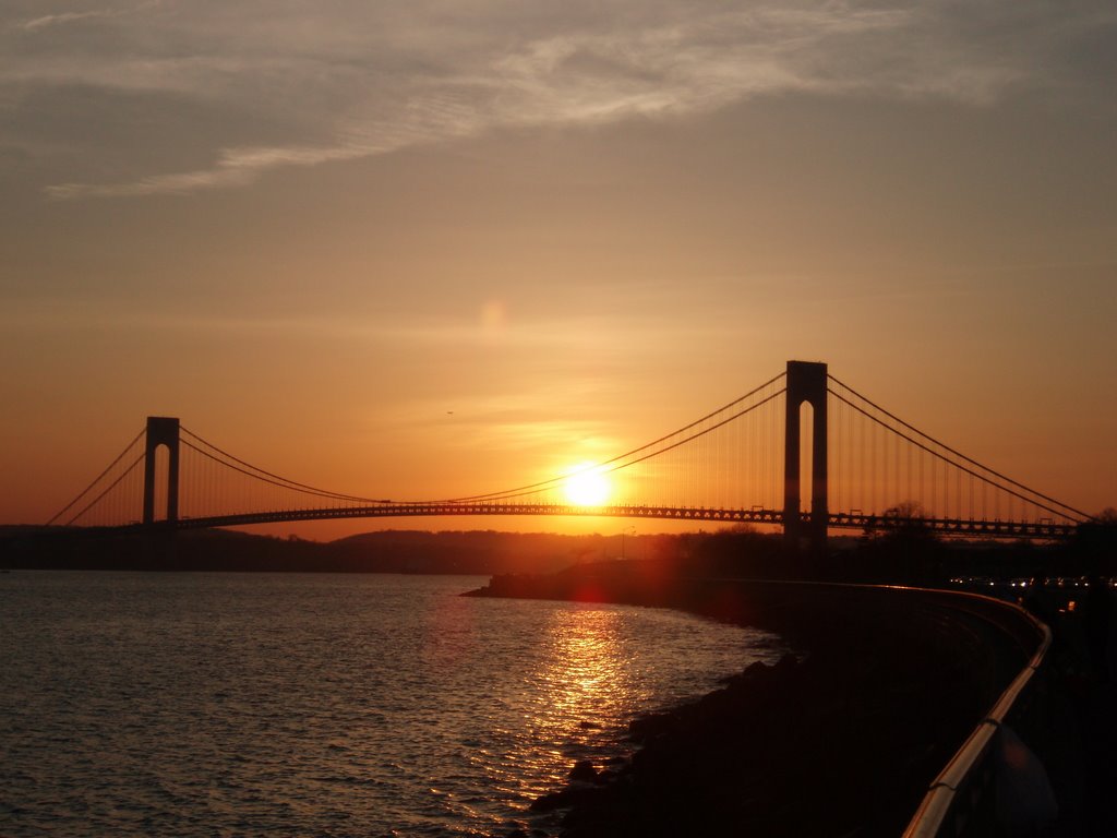 Sunset on the VZ bridge by billy320