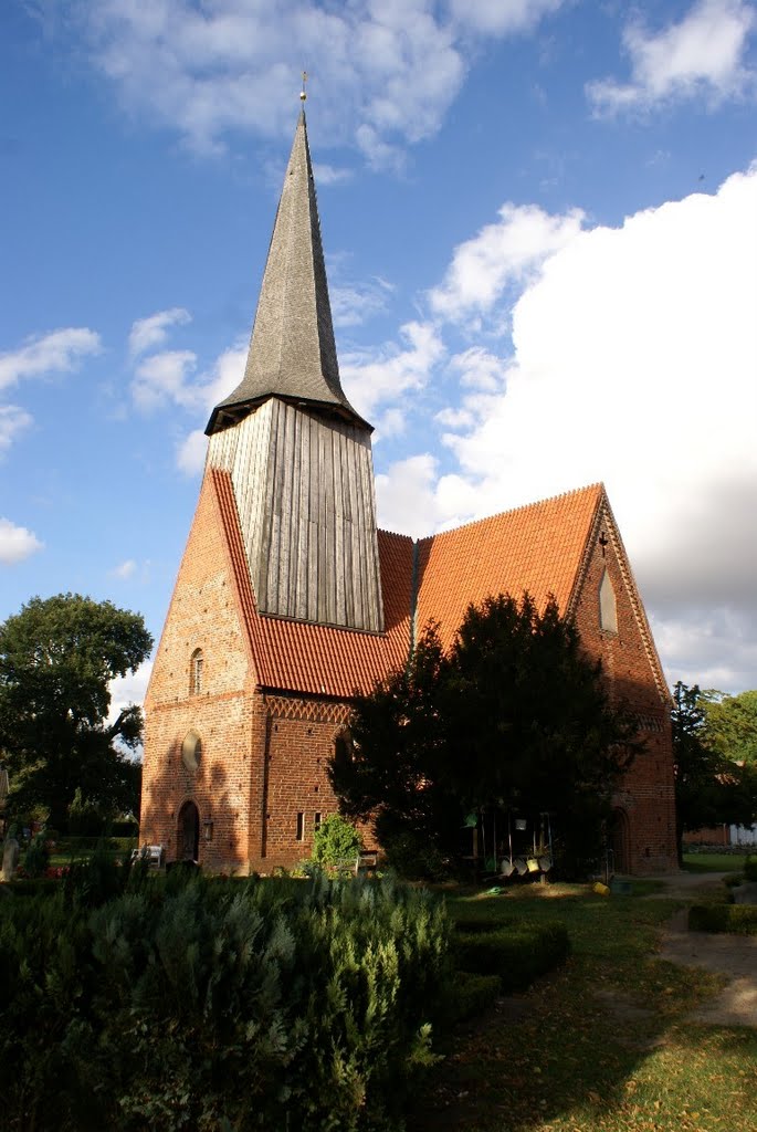 Dorfkirche Vietlübbe by Atheistin