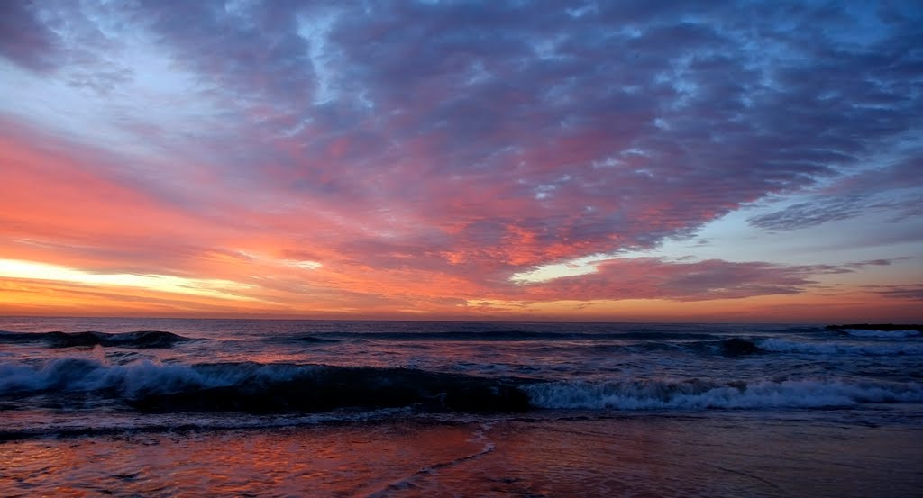 Amanecer en la Playa de San Sebastián (Vilanova i la G.) by CárDeGa