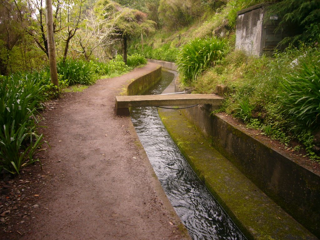 Levada am Encumeadapass by walter laatsch