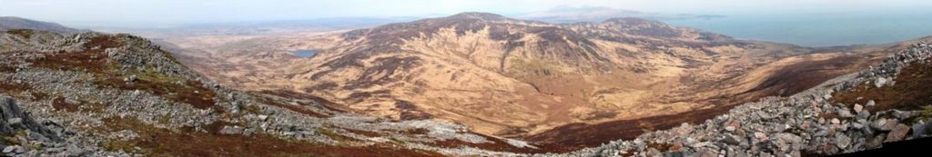 Beinn Bheighar, highest mountain on Islay, looking north by Do Gui