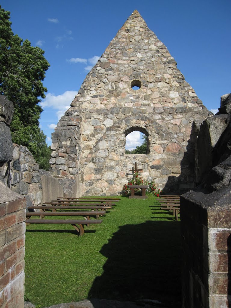 Össeby Kyrkoruin by arnstrom