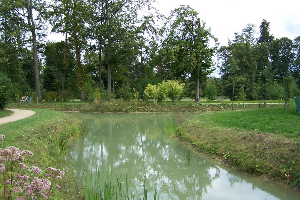 Versalles - petit trianon by Horace W. Lightracks