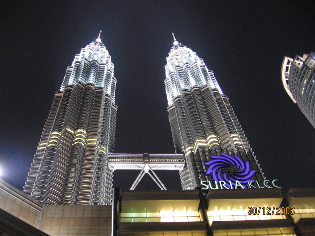 Petronas-Kuala Lumpur-MALAYSIA by demi.p