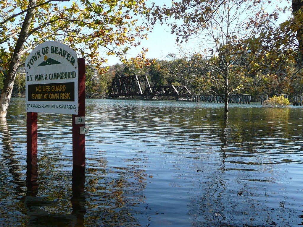 2009_10-18_Beaver Arkansas_P1090437_Abandoned RR Bridge by lightbenders