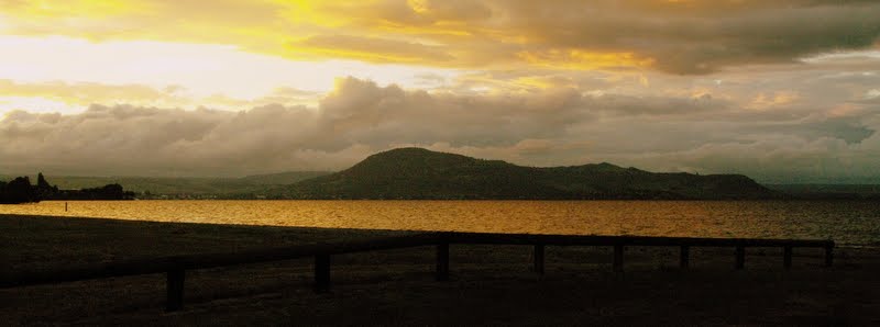 Lake Rotorua at Sunset by karbon72