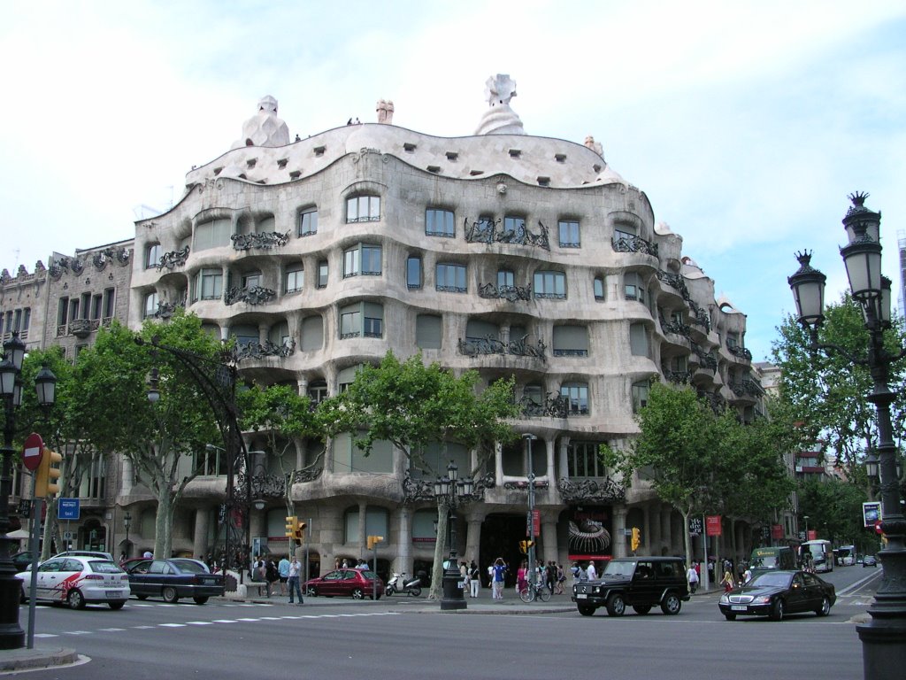 La Pedrera (Barcelona) by jonpiorno