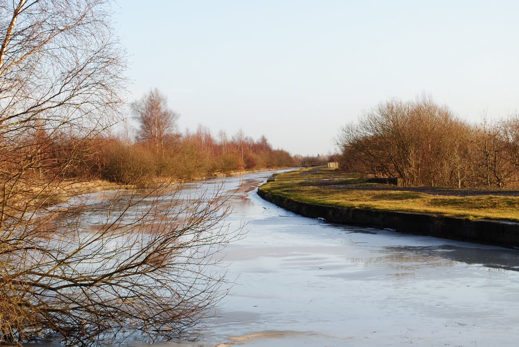 Canal towards Leigh by gouofwigan