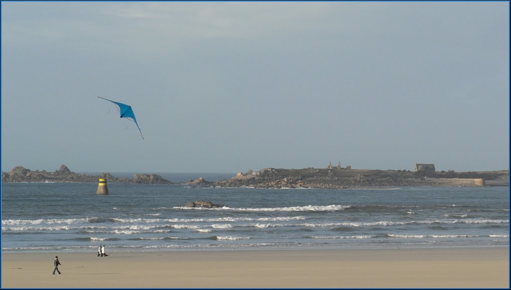 Cerf-Volant au Guillec by Jean-Claude VINCENT