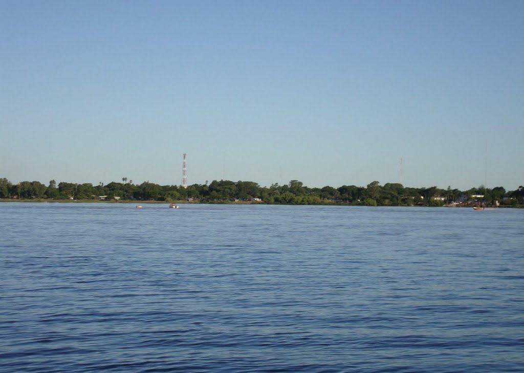 Río Uruguay desde Monte Caseros, vista de Bella Union, ROU. by lalupipi