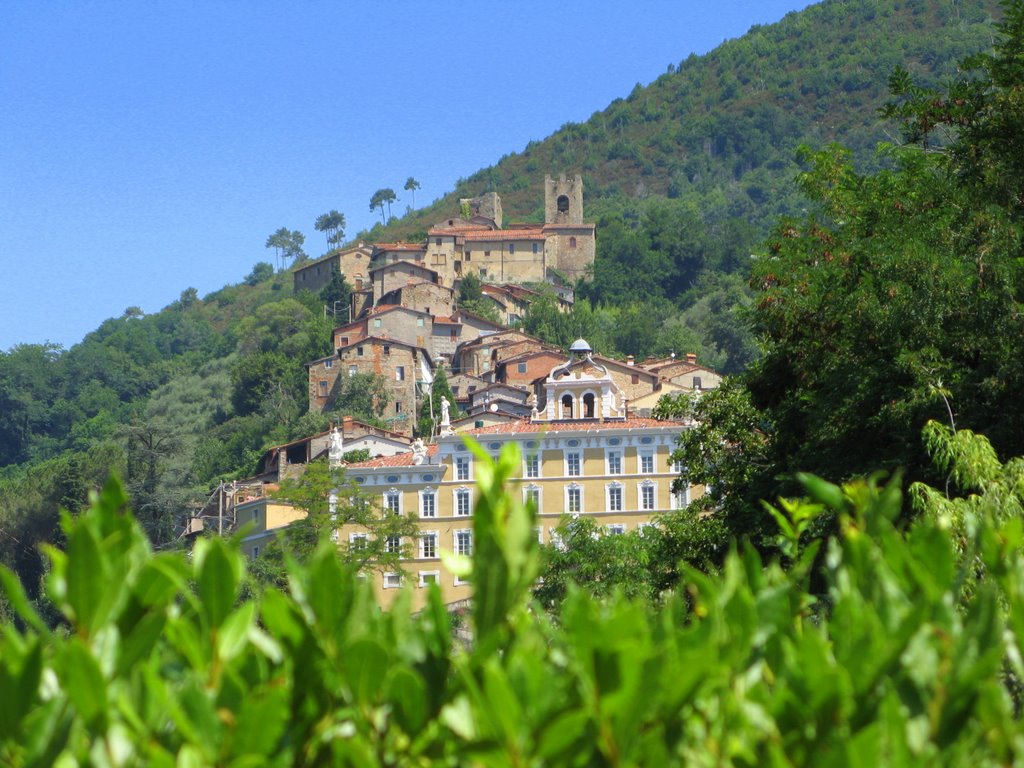 Collodi, parco di Pinocchio: vista del paese e villa Garzoni by Claudio Pedrazzi