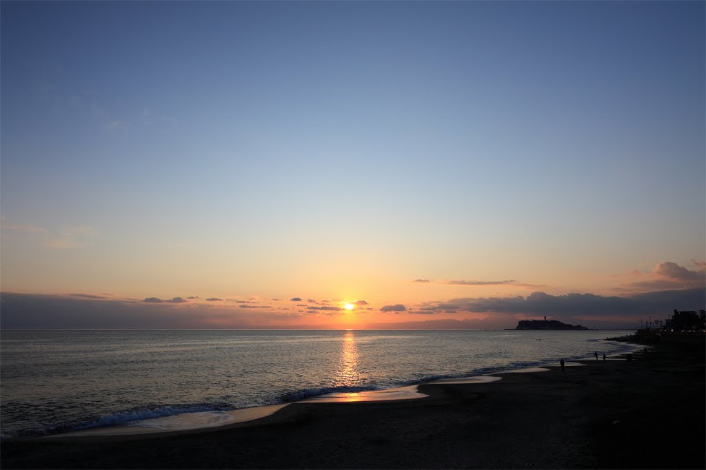 Sunset on Sagami bay. by Helvetica