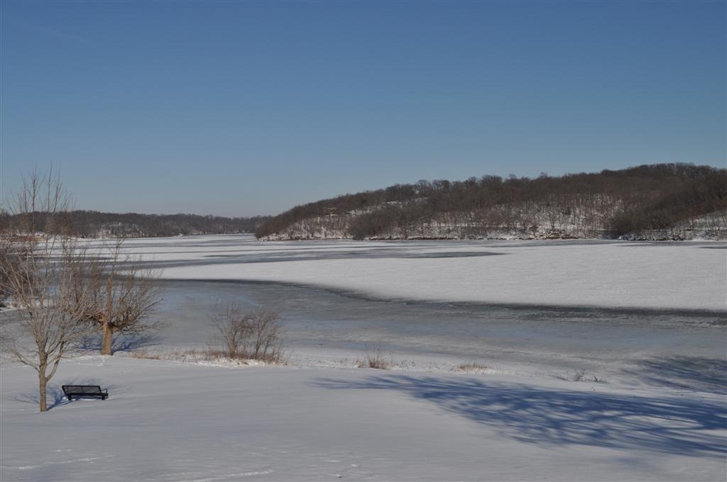 Snow at Wyandotte County Lake, Kansas City, KS by marnox1