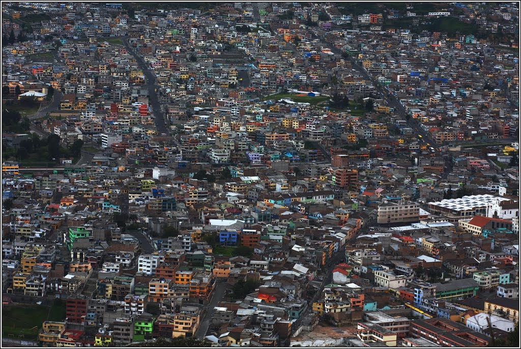 Quito by Vladimir Minakov