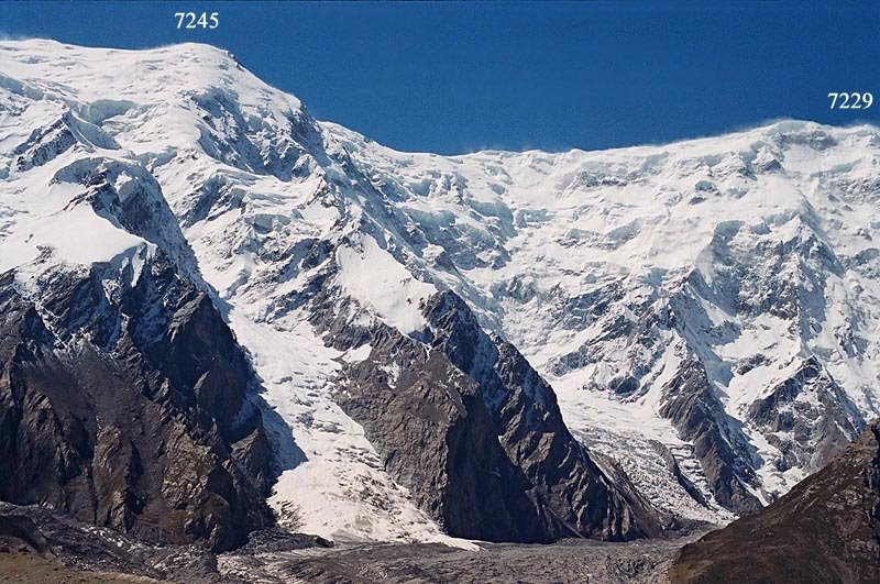 Karayalak Peak (7245) and Jungmanjar Peak (7229) by www.turclubmai.ru