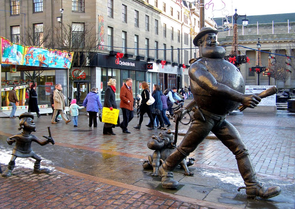 In the High Street - Dundee City Scotland ! by Kostas Mavrakis