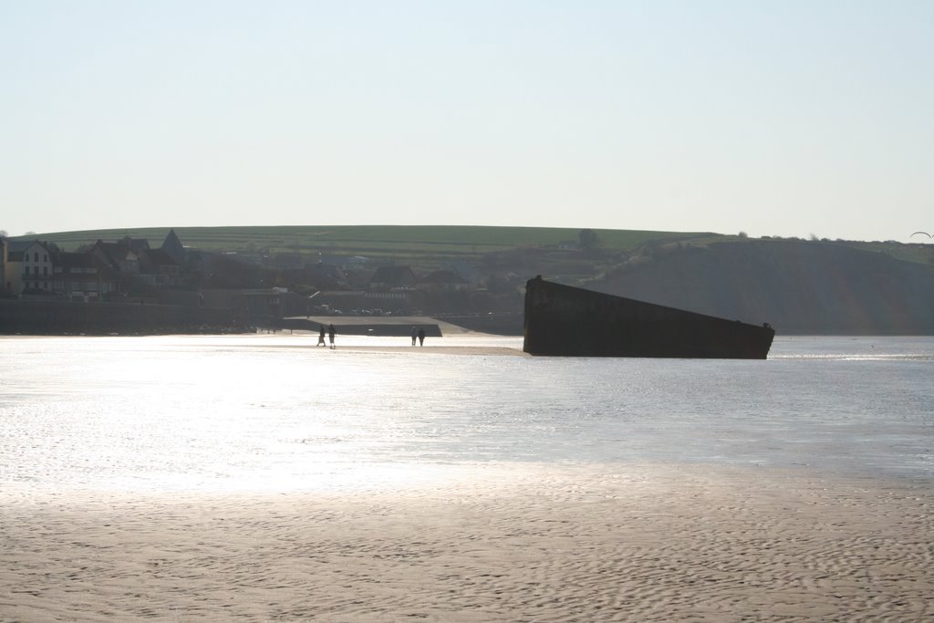 Barge arromanche by clément naulin