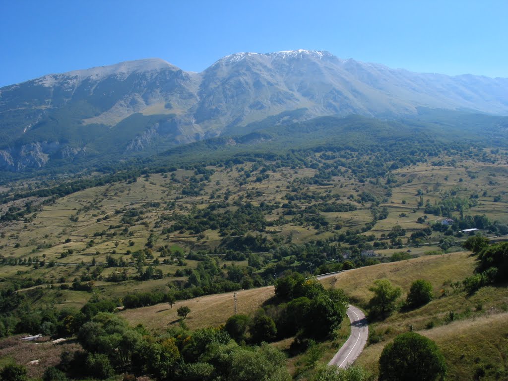 Vista da Roccacaramanico verso la Maiella by pizzodisevo