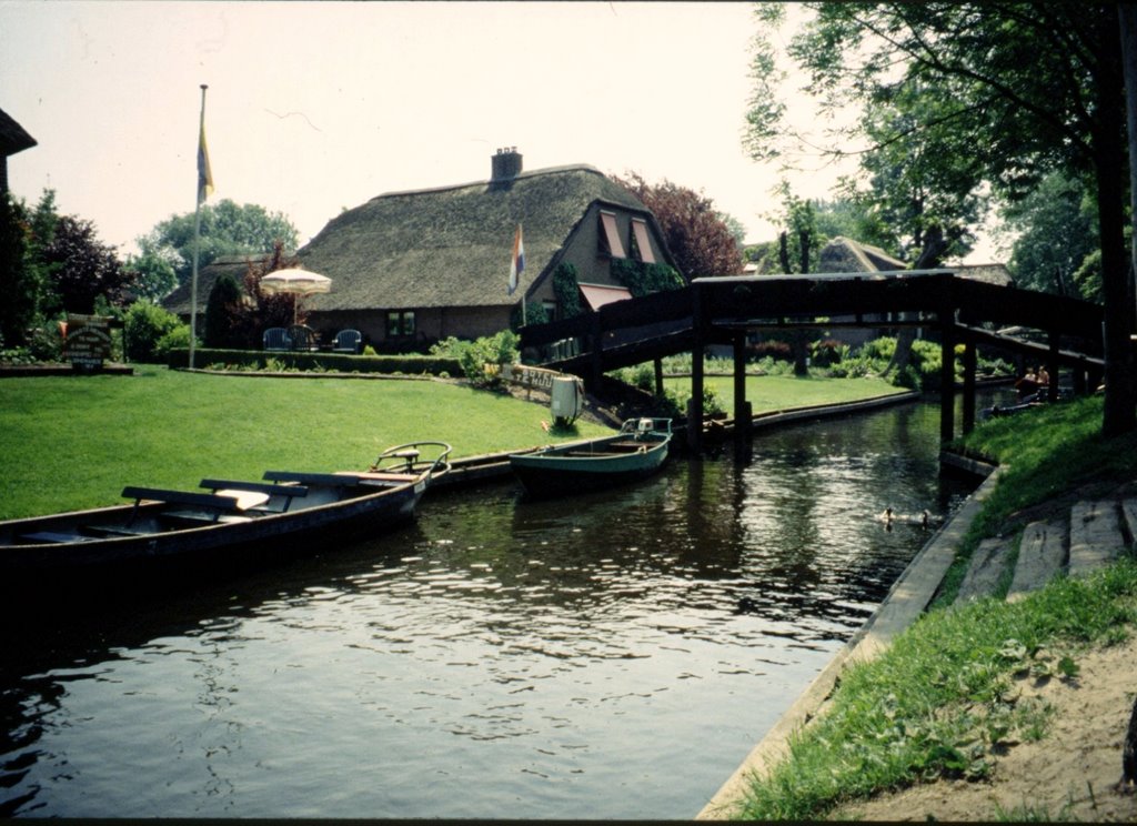 1995: Giethoorn - mooie boerderij by joop.straatman