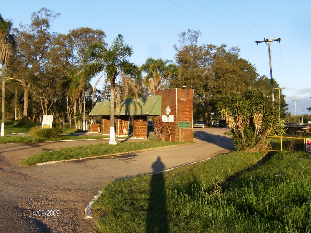 GUAIBA COUNTRY CLUB. by osamir Stegel.