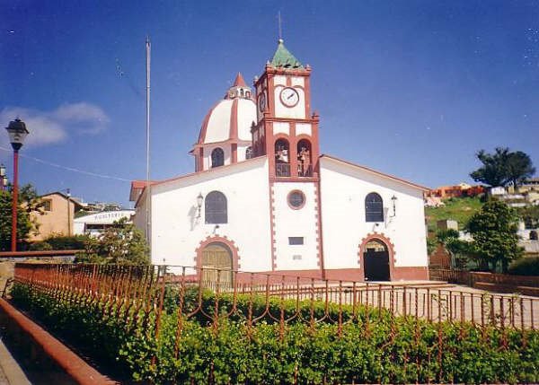 Iglesia De San Joaquin by MARTUCHIS