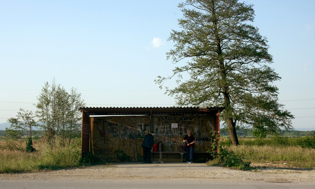 Bus Station by krmadinkovich