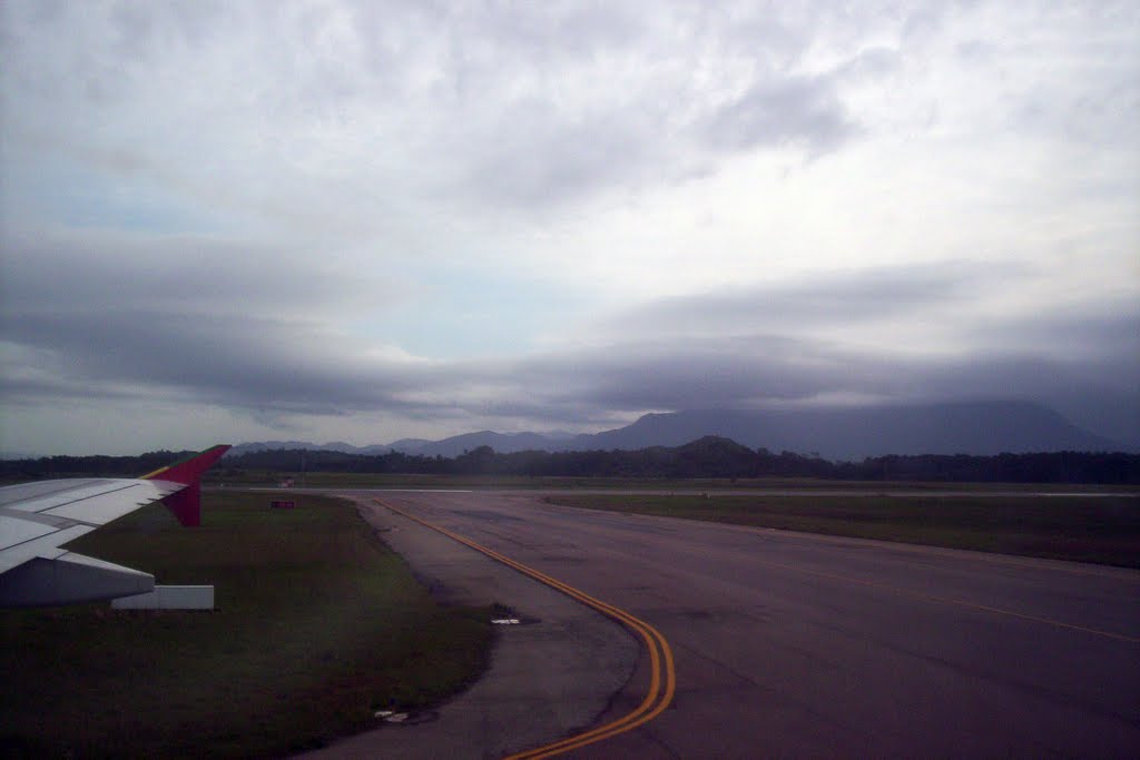 Aeroporto Hercílio Luz 2 by Ricardo Gatti