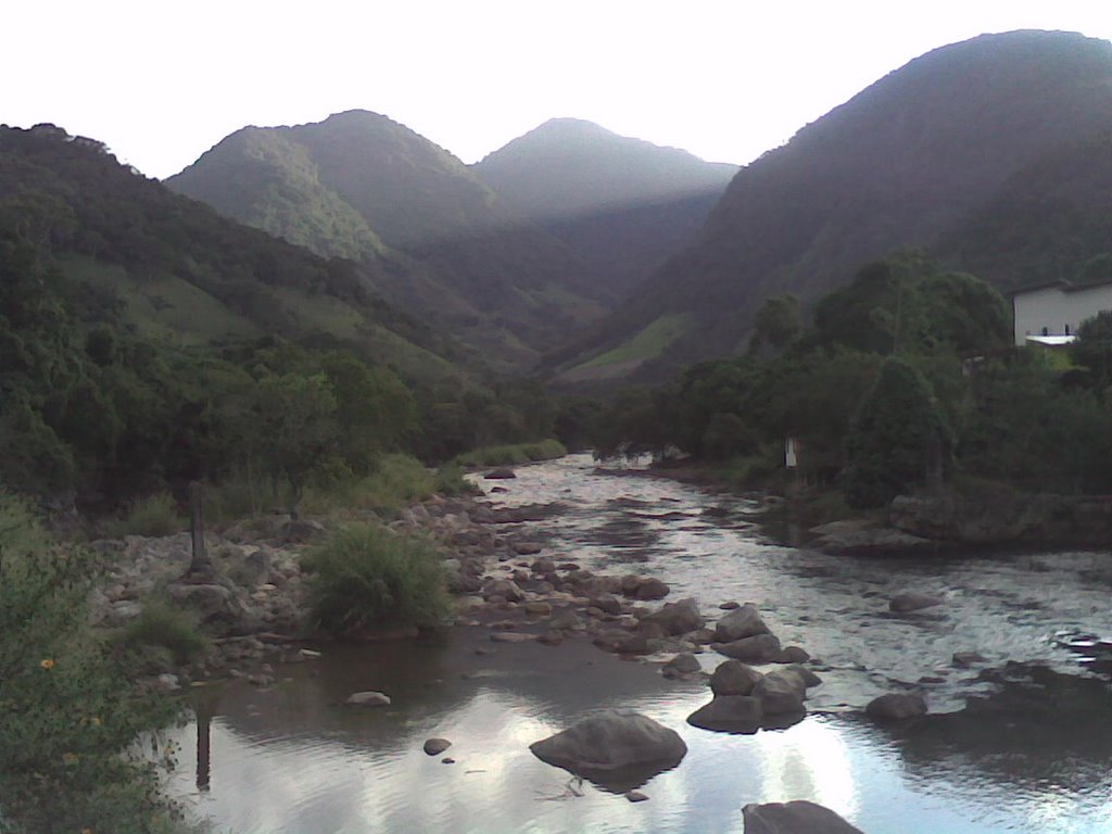 Rio Macaé visto do portal . by delonj