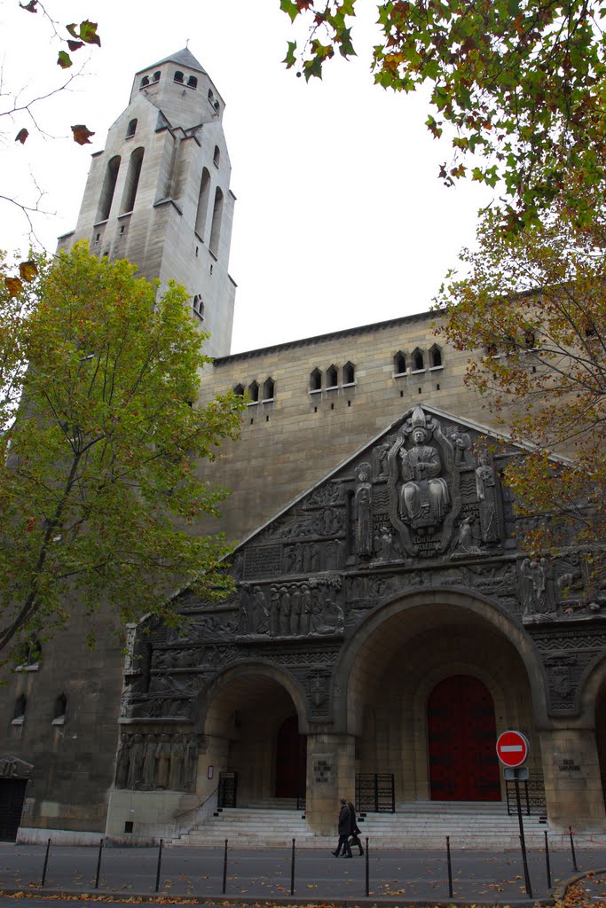 Eglise Saint Pierre de Chaillot by augutoma