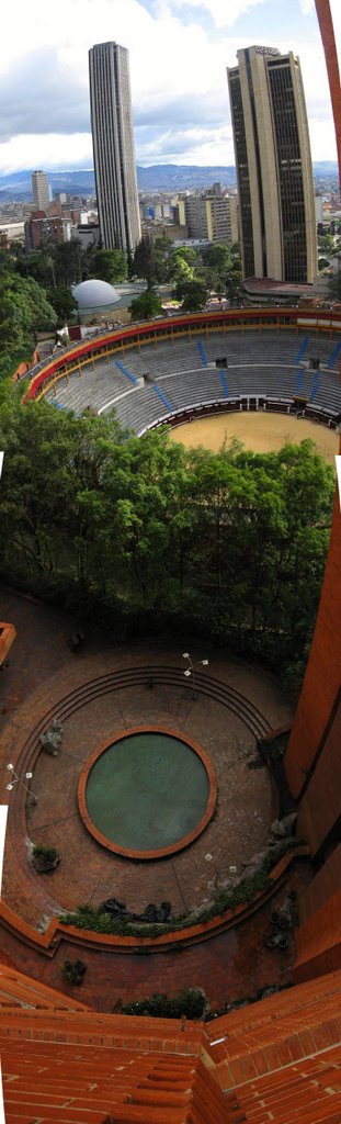 Bogotá, plazoleta torres del parque y plaza de toros by Alonso Cárdenas