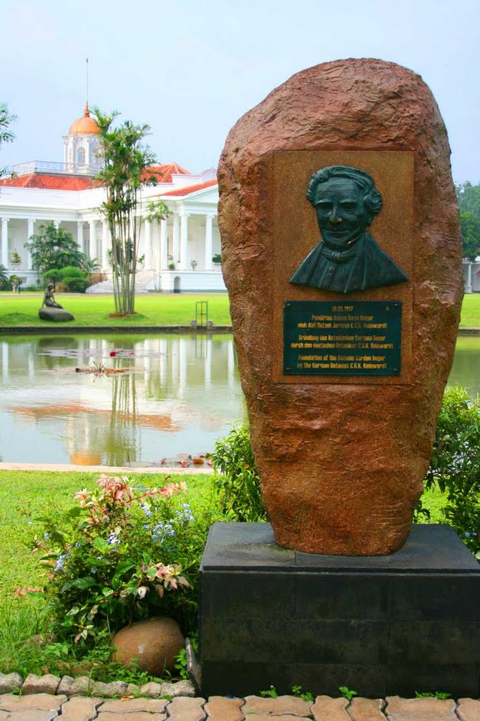 Monument C.K.G Reinwarldt Founder of Bogor Botanical garden by ikung adiwar