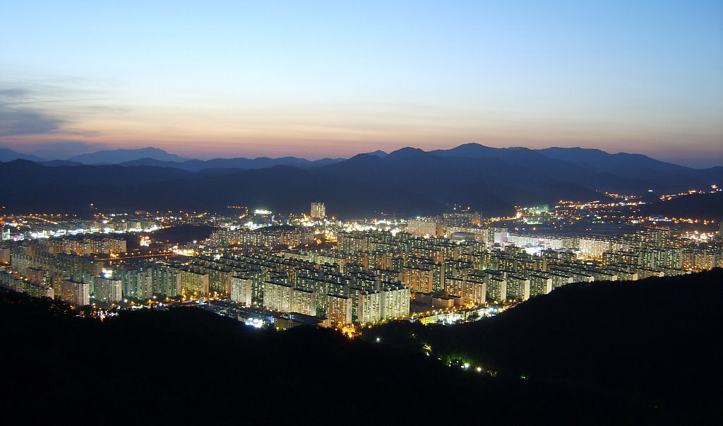 Night View of Chilgok District (대구칠곡지구야경) by Ju-Eun Bae (배주은)