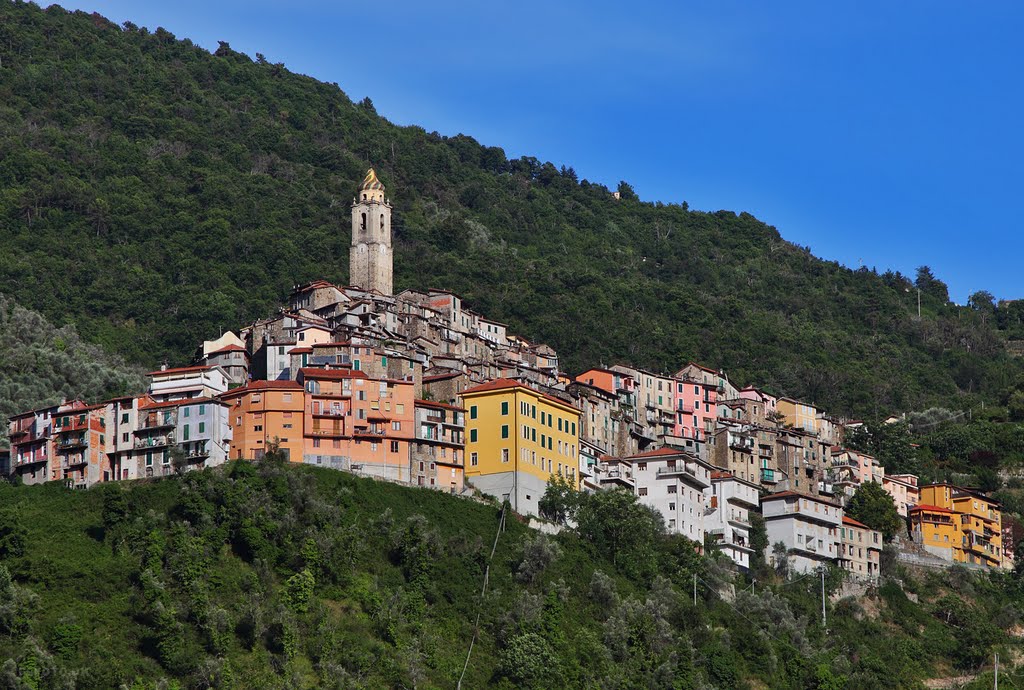 Castel Vittorio view from Pigna by Finn Lyngesen flfoto.dk