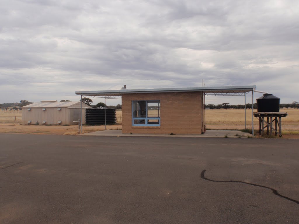 St Arnaud Airport by Peter Ermel