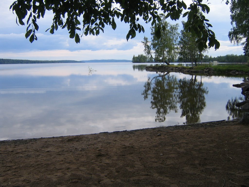 The lake Fryken near Rottneros by Jan Oosterhof