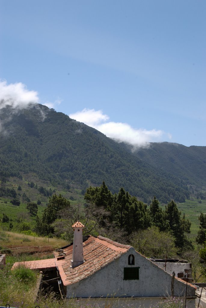 Ermita de la Virgen del Pino by Bertus.Bakker