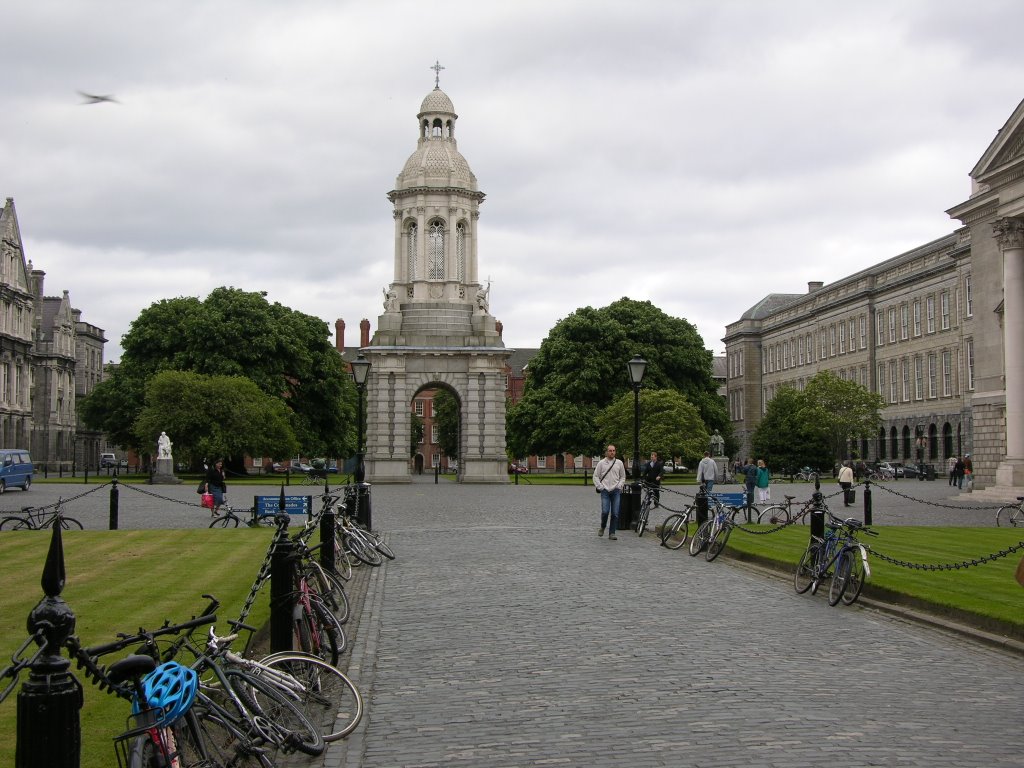 Dublino - Il piazzale del Trinity College by longo nicola