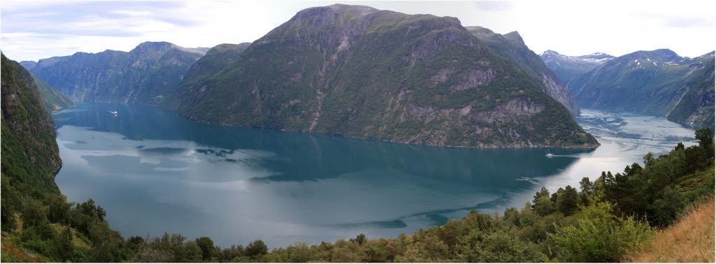 Geirangerfjorden panoramic view by kaihopara