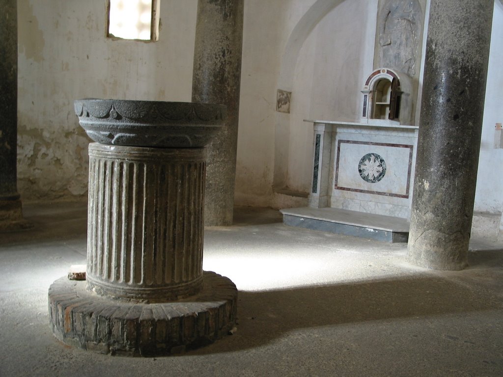 Santa Severina, Il Battistero bizantino IX sec interno con particolare della fonte battesimale by Salvatoreric