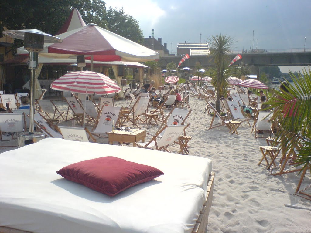 Beach bar an der Donau, Regensburg by georgf