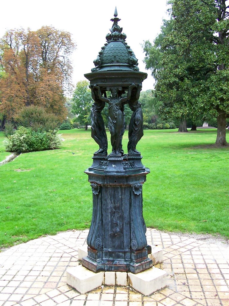 Statue (Jardin Public) by Bernáth Balázs