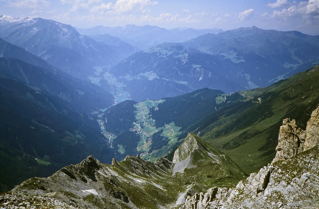 Brandberg seen from Brandberger Kolm by Benjamin Buemann