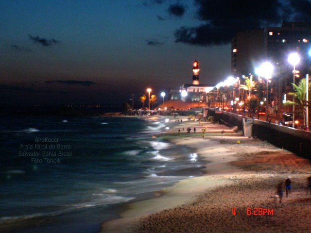 Anoitecer Praia do Farol Salvador Ba Br by Tonpik