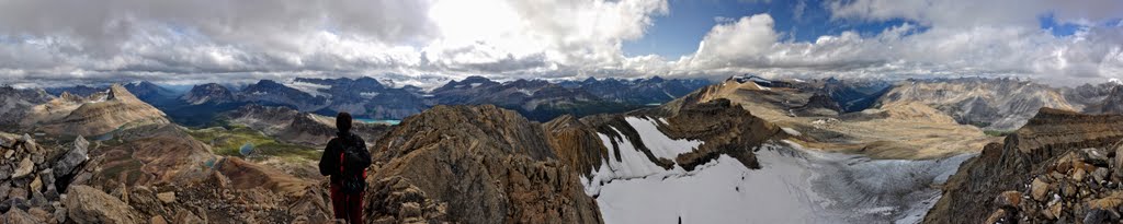 Panorama from cirque peak by msantervasm