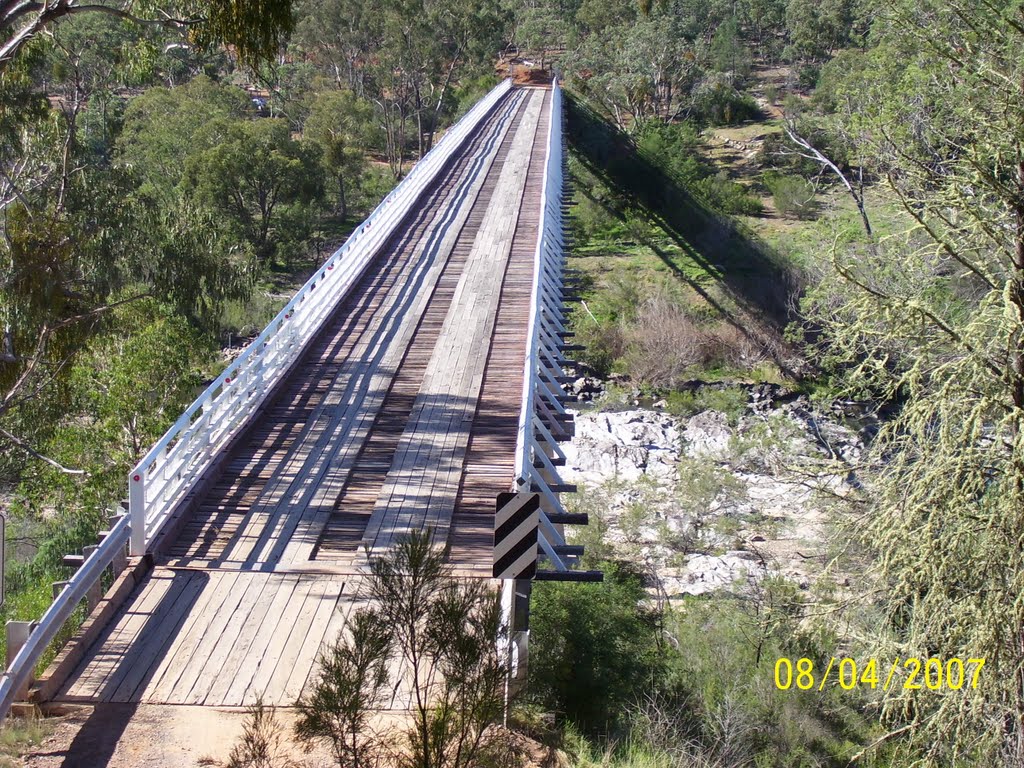 McKillops Bridge over Snowy River by cda101