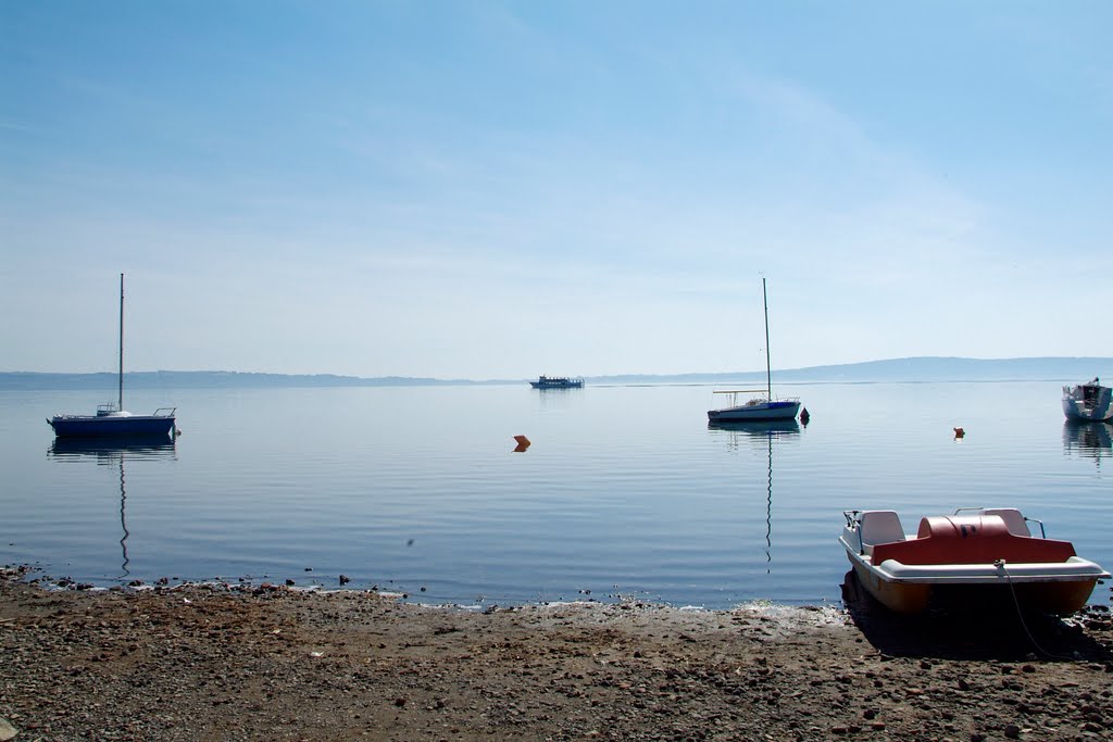 Lago de Bracciano Roma - By Rast by Rafael Soeiro