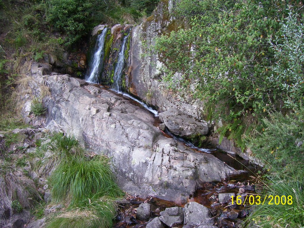 Waterfall near Mt Buller by cda101